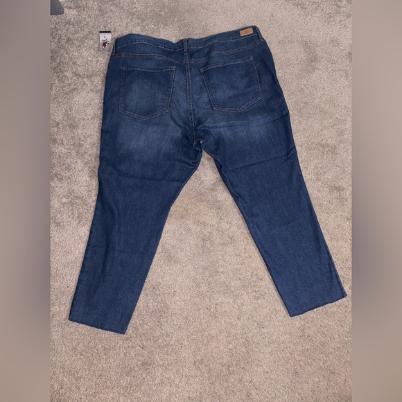 Skinny Ankle Pants 22W-Women's
Plus Size Mid-Rise SOFIA VERGARA - Picture 8 of 16